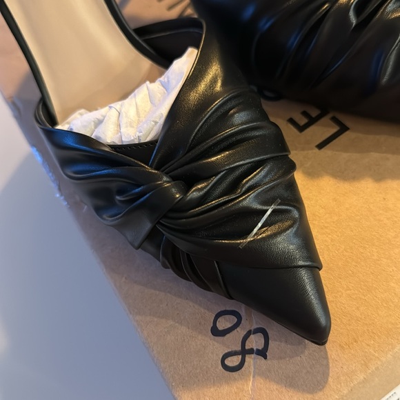 Le Chateau heels - size 36 - Picture 7 of 7